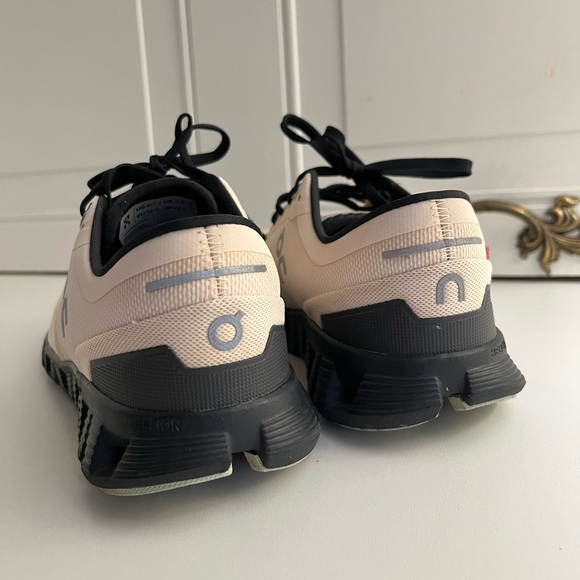 On Running Cloud X 3 fawn magnet Women's biege and Black Athletic Shoes - Picture 4 of 8